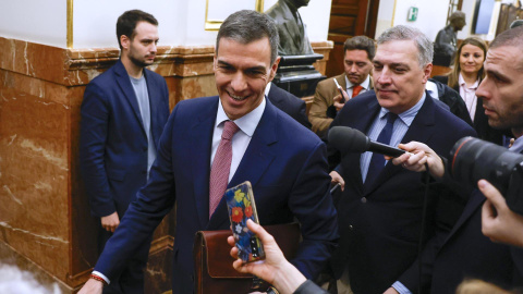 El presidente del Gobierno, Pedro Sánchez atiende a los medios tras participar en la sesión de control al Ejecutivo, este miércoles El presidente del Gobierno, Pedro Sánchez atiende a los medios tras participar en la sesión de control al Ejecutivo, este miércoles.