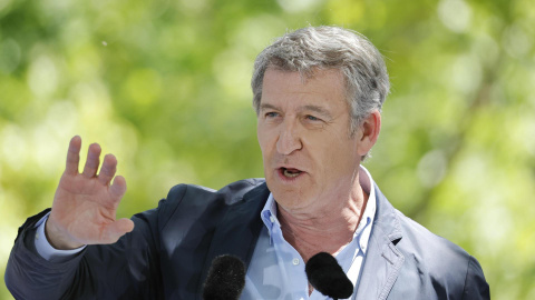 El líder del PP, Alberto Núñez Feijóo, da un discurso durante la Romería Popular de O Pino, A Coruña, este sábado. El líder del PP, Alberto Núñez Feijóo, da un discurso durante la Romería Popular de O Pino, A Coruña, este sábado.