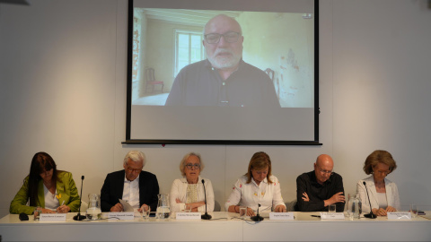 Diversos exconsellers de Cultura al Col·legi de Periodistes de Catalunya presentant un manifest conjunt en el qual demanen que les pintures murals de Sixena es quedin al MNAC