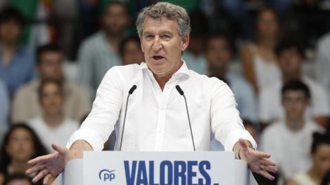 El líder del PP, Alberto Nuñez-Feijóo, interviene en un acto público con el lema "Málaga por la democracia" como colofón a una semana en la que los populares han insistido en pedir elecciones anticipadas tras la dimisión del ex secretario de organización El líder del PP, Alberto Nuñez-Feijóo, interviene en un acto público con el lema "Málaga por la democracia" como colofón a una semana en la que los populares han insistido en pedir elecciones anticipadas tras la dimisión del ex secretario de organización del PSOE, Santos Cerdán, por su presunta vinculación con el caso Koldo y los cobros de comisiones.