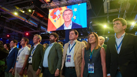 Imagen de archivo de varios líderes autonómicos y, en la pantalla, Alberto Núñez Feijóo.