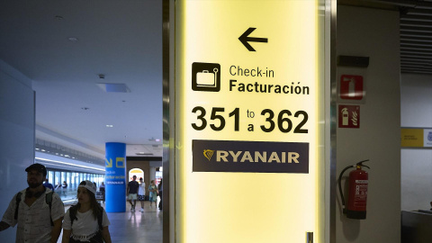 Carteles indicadores de Ryanair en el Aeropuerto Adolfo Suárez Madrid-Barajas.