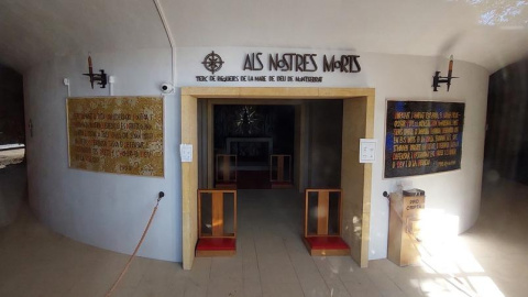 Entrada a la cripta de requetés del Monasterio de Montserrat, en Barcelona.