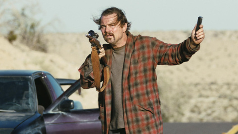 Leonardo DiCaprio, durante el rodaje de una escena de la película 'Una Batalla tras Otra' ('One Battle After Another'). de Paul Thomas Anderson.