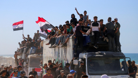 Palestinos desplazados por los ataques del Ejército de Israel vuelven hacia Ciudad de Gaza tras la entrada en vigor del alto el fuego. Palestinos desplazados por los ataques del Ejército de Israel vuelven hacia Ciudad de Gaza tras la entrada en vigor del alto el fuego.