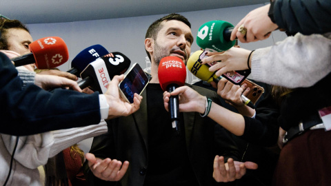 El ministro de Derechos Sociales, Consumo y Agenda 2030, Pablo Bustinduy, atiende a los medios.