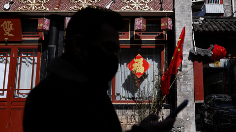 2026-02-24T051932Z_663080584_RC23SJAURYJ9_RTRMADP_3_USA-TRUMP-TARIFFS-CHINA Para muchos observadores españoles, acostumbrados a ciclos económicos más inestables y a un crecimiento moderado, la comparación con China resulta inevitable.