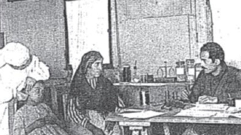 Sadí de Buen, en el dispensario contra la malaria de Talayuela, en 1921.