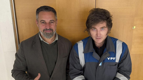 a096be765e8b3e6a714422a124e8febaadc9b035 Fotografía publicada por Javier Milei en sus redes sociales vestido con un mono de trabajo de la compañía de hidrocarburos argentina YPF.