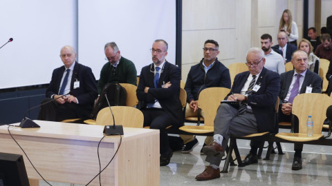 El exministro del Interior con el PP Jorge Fernández Díaz (i) y su número dos, Francisco Martínez (2i) sentados en el banquillo de la Audiencia Nacional el juicio por el 'caso Kitchen'. El exministro del Interior con el PP Jorge Fernández Díaz (i) y su número dos, Francisco Martínez (2i) sentados en el banquillo de la Audiencia Nacional el juicio por el 'caso Kitchen'.