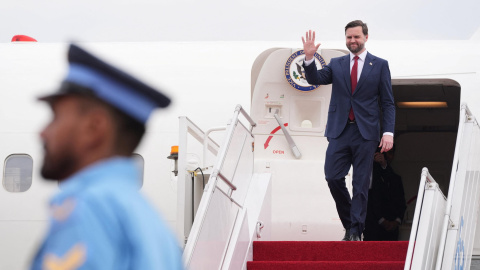 JD Vance desembarcando en Islamabad (Pakistán), este sábado. JD Vance desembarcando en Islamabad (Pakistán), este sábado.