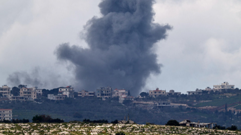 El Líbano tras los ataques, visto desde el norte de Israel, este domingo.