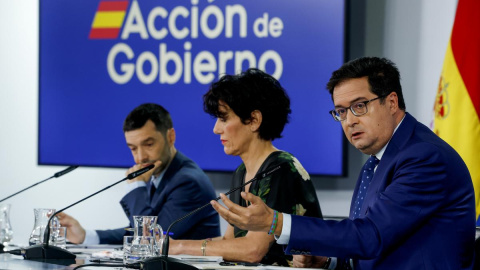 El ministro para la Transformación Digital, Óscar López, toma la palabra en la rueda de prensa tras el Consejo de Ministros.