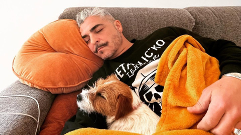 Txabi Franquesa con su perra Bala. Txabi Franquesa con su perra Bala.