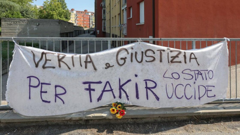 Pancarta de protesta por la muerte de Abderrahim Fakir a manos de la Policía en Bolonia. Pancarta de protesta por la muerte de Abderrahim Fakir a manos de la Policía en Bolonia.