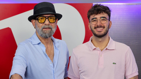 Juan José Argüello y Onil Menéndez charlan sobre el colectivo gay.
