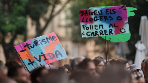 Pancartas durante una manifestación del pasado domingo contra la saturación turística en Palma.