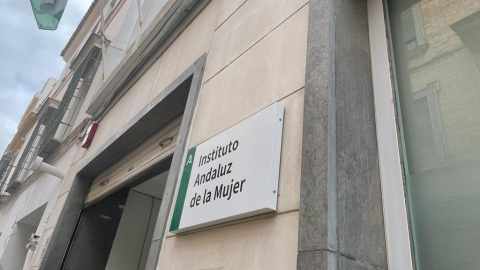 Fachada del Instituto Andaluz de la Mujer en Sevilla.