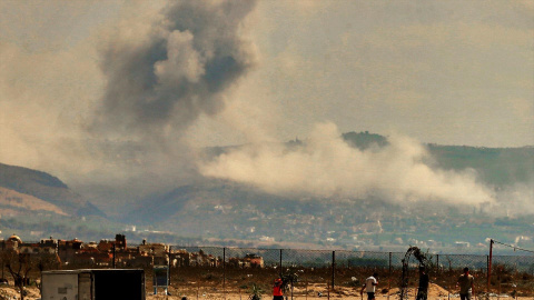 Humo en la localidad de Al-Mansouri, en el sur del Líbano, tras un ataque israelí el pasado 6 de agosto.