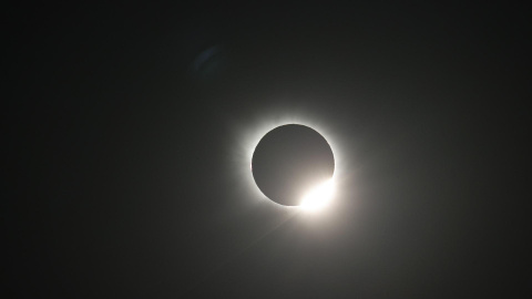 Eclipse de sol visto desde la playa de Doniños, en Ferrol. Eclipse de sol visto desde la playa de Doniños, en Ferrol.