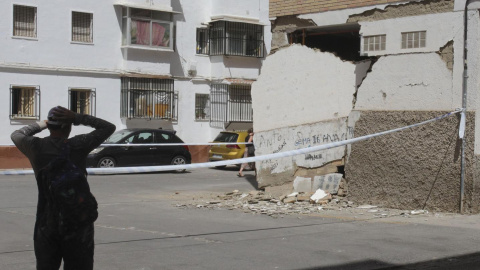 Desperfectos en una cochera del barrio granadino del Zaidón después de los numerosos terremotos registrados en Granada, a 18 de agosto de 2026. Desperfectos en una cochera del barrio granadino del Zaidón después de los numerosos terremotos registrados en Granada, a 18 de agosto de 2026.