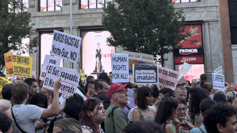 Pancartas de manifestantes en la concentración en Plaza de Callao, a 2 de septiembre de 2026. Pancartas de manifestantes en la concentración en Plaza de Callao, a 2 de septiembre de 2026.