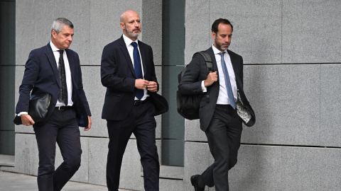 El ex director ejecutivo de Plus Ultra Roberto Roselli (c) llega a la Audiencia Nacional este martes.