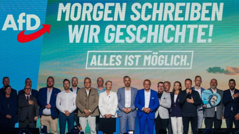 Alice Weidel, líder del partido de ultraderecha AfD, junto a sus principales rostros en el cierre de campaña en Magdeburgo