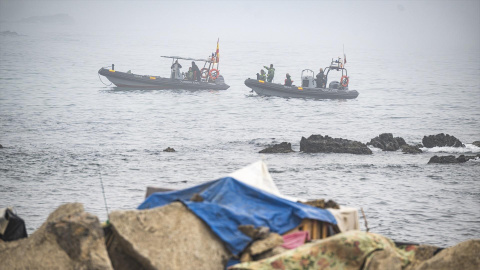 Lanchas de la Guardia Civil patrullan las costas de Ceuta, a 4 de octubre de 2026.