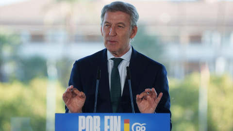 El presidente del PP, Alberto Núñez Feijóo, durante un acto público de precampaña sobre vivienda celebrado en Sevilla este miércoles.