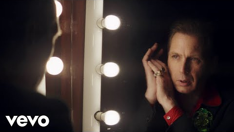 Franz Ferdinand - Audacious (Official Video) Franz Ferdinand - Audacious (Official Video)