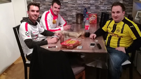 Un aficionado del Borussia Dortmund ofrece su casa a dos seguidores del Mónaco. Twitter Un aficionado del Borussia Dortmund ofrece su casa a dos seguidores del Mónaco. Twitter