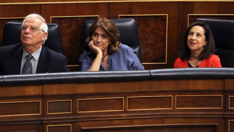 El ministro de Exteriores, Josep Borrell, la de Justicia, Dolores Delgado, y la de Defensa, Margarita Robles, durante la sesión de control al Gobierno en el Congreso de los Dip El ministro de Exteriores, Josep Borrell, la de Justicia, Dolores Delgado, y la de Defensa, Margarita Robles, durante la sesión de control al Gobierno en el Congreso de los Diputados. EFE/Ballesteros