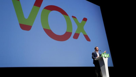 El presidente de Vox, Santiago Abascal durante el acto de presentación en Sevilla a sus candidatos provinciales a las elecciones andaluzas del 2 de diciembre. EFE/Jose Manuel Vidal El presidente de Vox, Santiago Abascal durante el acto de presentación en Sevilla a sus candidatos provinciales a las elecciones andaluzas del 2 de diciembre. EFE/Jose Manuel Vidal