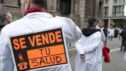 Una manifestación en defensa de la sanidad pública en Madrid . EFE Una manifestación en defensa de la sanidad pública en Madrid . EFE
