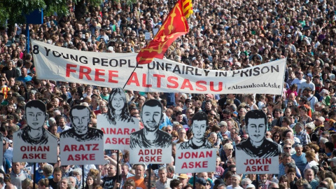 Manifestación en Pamplona contra la sentencia de Altsasu. Ander Gillenea (AFP) People attend a demonstration on June 16 2018 in PamplonaManifestación en Pamplona contra la sentencia de Altsasu. Ander Gillenea (AFP)