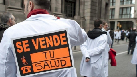 Una manifestación en defensa de la sanidad pública en Madrid. EFE Una manifestación en defensa de la sanidad pública en Madrid. EFE