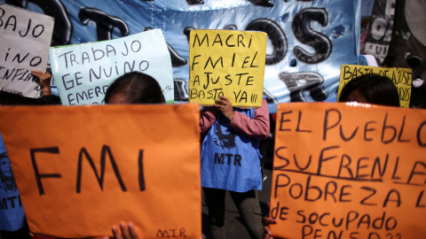 Manifestación contra las medidas económicas del gobierno del presidente argentino Mauricio Macri. REUTERS / Agustin Marcarian Manifestación contra las medidas económicas del gobierno del presidente argentino Mauricio Macri. REUTERS / Agustin Marcarian