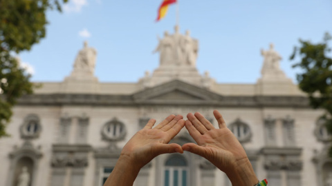 Concentración feminista frente al Tribunal Supremo en Madrid, tras su fallo condenatorio a La Manada. REUTERS/Susana Vera Concentración feminista frente al Tribunal Supremo en Madrid, tras su fallo condenatorio a La Manada. REUTERS/Susana Vera