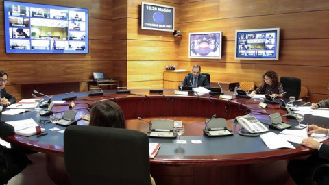 El presidente del Gobierno, Pedro Sánchez (c) preside la reunión del Consejo de Ministros en el palacio de la Moncloa este martes donde se deciden las nuevas las medidas adoptadas contra el coronavirus. EFE/Moncloa/José María Cuadrado Jiménez/Pool El presidente del Gobierno, Pedro Sánchez (c) preside la reunión del Consejo de Ministros en el palacio de la Moncloa este martes donde se deciden las nuevas las medidas adoptadas contra el coronavirus. EFE/Moncloa/José María Cuadrado Jiménez/Pool