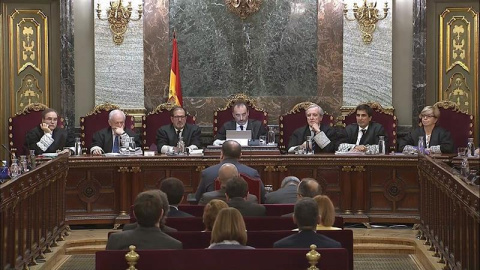 El exvicepresidente de la Generalitat Oriol Junqueras (de espaldas), durante su turno de última palabra en la jornada final del juicio del procés en el Tribunal Supremo. EFE/Tribunal Supremo El exvicepresidente de la Generalitat Oriol Junqueras (de espaldas), durante su turno de última palabra en la jornada final del juicio del procés en el Tribunal Supremo. EFE/Tribunal Supremo