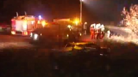 Tres muertos al volcar un bus en Lleida Tres muertos al volcar un bus en Lleida