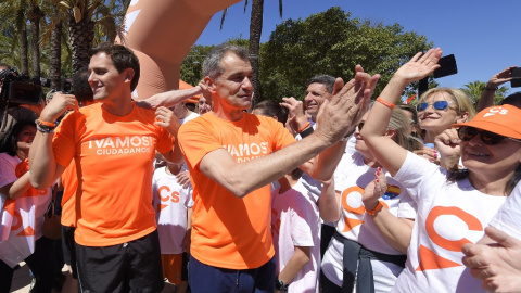 Albert Rivera y Toni Cantó, tras participar en una carrera en València el pasado 26 de abril 2019.- JOSE JORDAN / AFP Albert Rivera y Toni Cantó, tras participar en una carrera en València el pasado 26 de abril 2019.- JOSE JORDAN / AFP