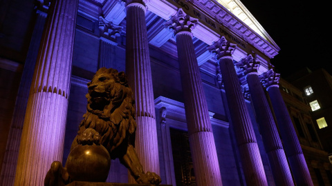 La fachada del Congreso se ilumina por el 8M. Foto: Congreso de los Diputados La fachada del Congreso se ilumina por el 8M. Foto: Congreso de los Diputados