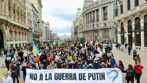 Numerosos manifestantes en la marcha, ‘No a la guerra de Putin’, en la calle Alcalá, a 20 de marzo de 2022, en Madrid.- Cézaro De Luca / Europa Press Numerosos manifestantes en la marcha, ‘No a la guerra de Putin’, en la calle Alcalá, a 20 de marzo de 2022, en Madrid.- Cézaro De Luca / Europa Press