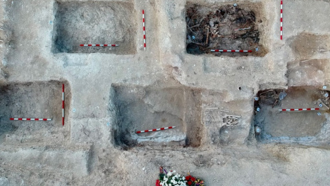 Vista aérea de las fosas encontradas en el cementerio de Porreres. — Govern de les Illes Balears Vista aérea de las fosas encontradas en el cementerio de Porreres. — Govern de les Illes Balears