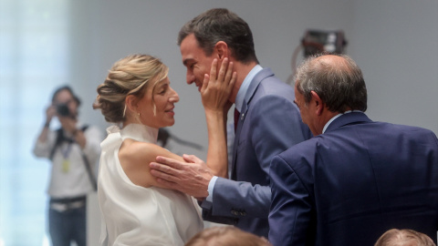 La vicepresidenta segunda del Gobierno y ministra de Trabajo y Economía Social, Yolanda Díaz y el presidente del Gobierno, Pedro Sánchez, en el acto de presentación del plan estratégico para la recuperación y transformación económica (PERTE) de E La vicepresidenta segunda del Gobierno y ministra de Trabajo y Economía Social, Yolanda Díaz y el presidente del Gobierno, Pedro Sánchez, en el acto de presentación del plan estratégico para la recuperación y transformación económica (PERTE) de E
