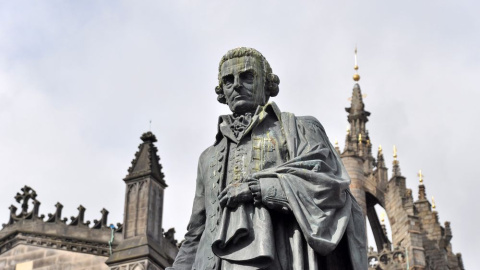 Estatua de Adam Smith en Edimburgo. Estatua de Adam Smith en Edimburgo.