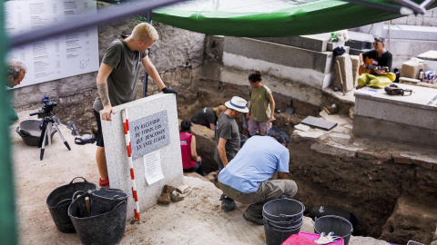 Vista de los trabajos desarrollados en las fosas comunes del cementerio parroquial de Colmenar Viejo, donde fueron fusilados 107 hombres y una mujer. -EFE Vista de los trabajos desarrollados en las fosas comunes del cementerio parroquial de Colmenar Viejo, donde fueron fusilados 107 hombres y una mujer. -EFE