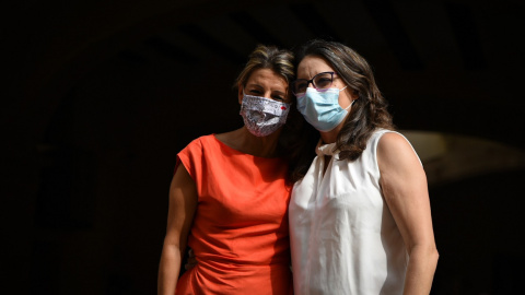 La vicepresidenta segunda y ministra de Trabajo, Yolanda Díaz, y la vicepresidenta y consellera de Igualdad, Mónica Oltra, posan antes de una reunión en el Palau dels Catalá de Valeriola, en Valencia, el pasado septiembre. E.P./Jorge Gil La vicepresidenta segunda y ministra de Trabajo, Yolanda Díaz, y la vicepresidenta y consellera de Igualdad, Mónica Oltra, posan antes de una reunión en el Palau dels Catalá de Valeriola, en Valencia, el pasado septiembre. E.P./Jorge Gil